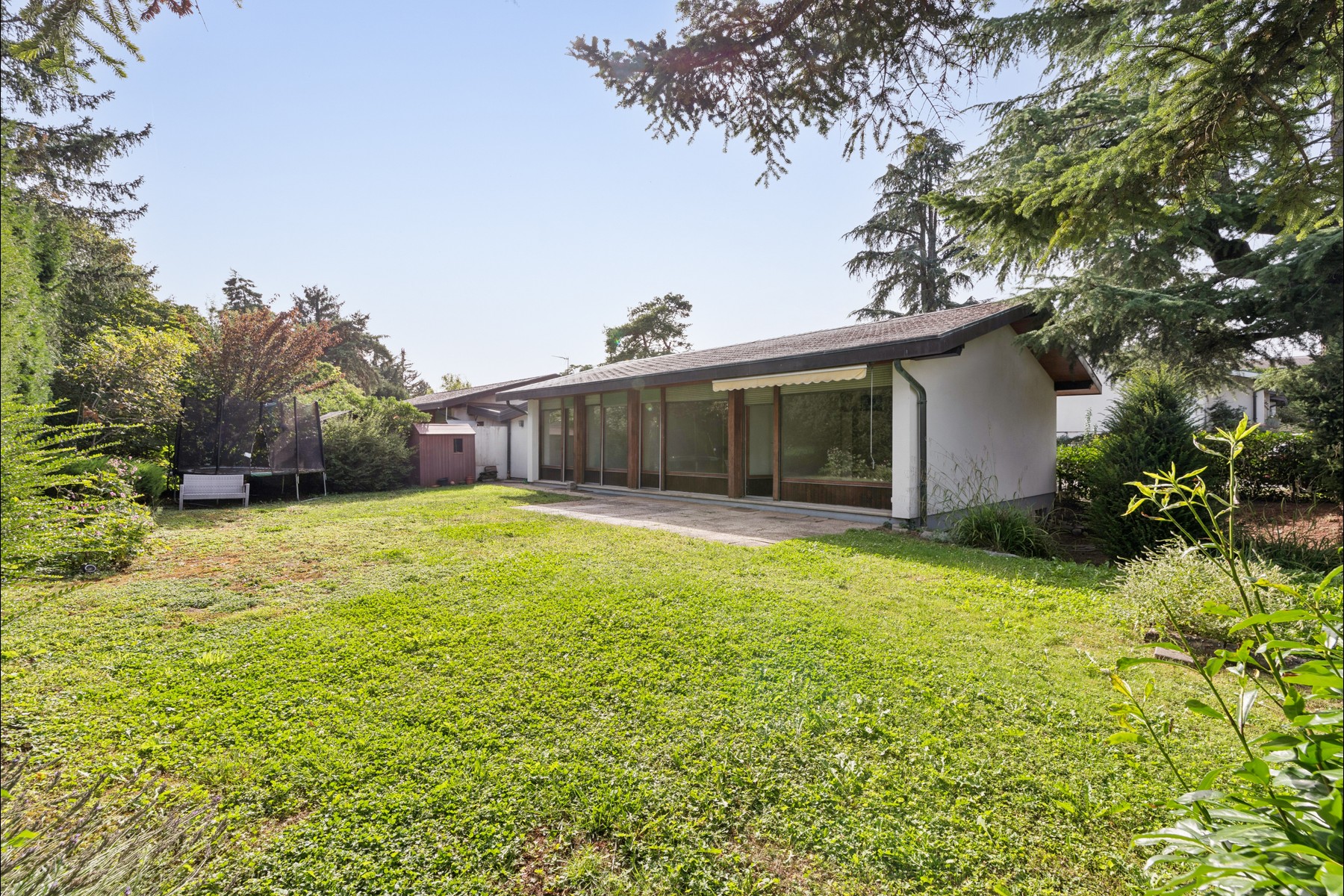  Single-story villa with a garden in need of renovation - 物件實景