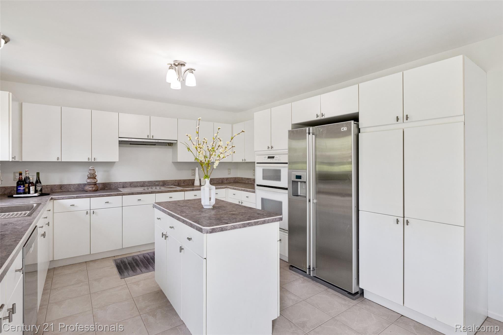 LakeOrion, Michigan, 48359, United States, 4 Bedrooms Bedrooms, ,3 BathroomsBathrooms,Residential,For Sale,1973715