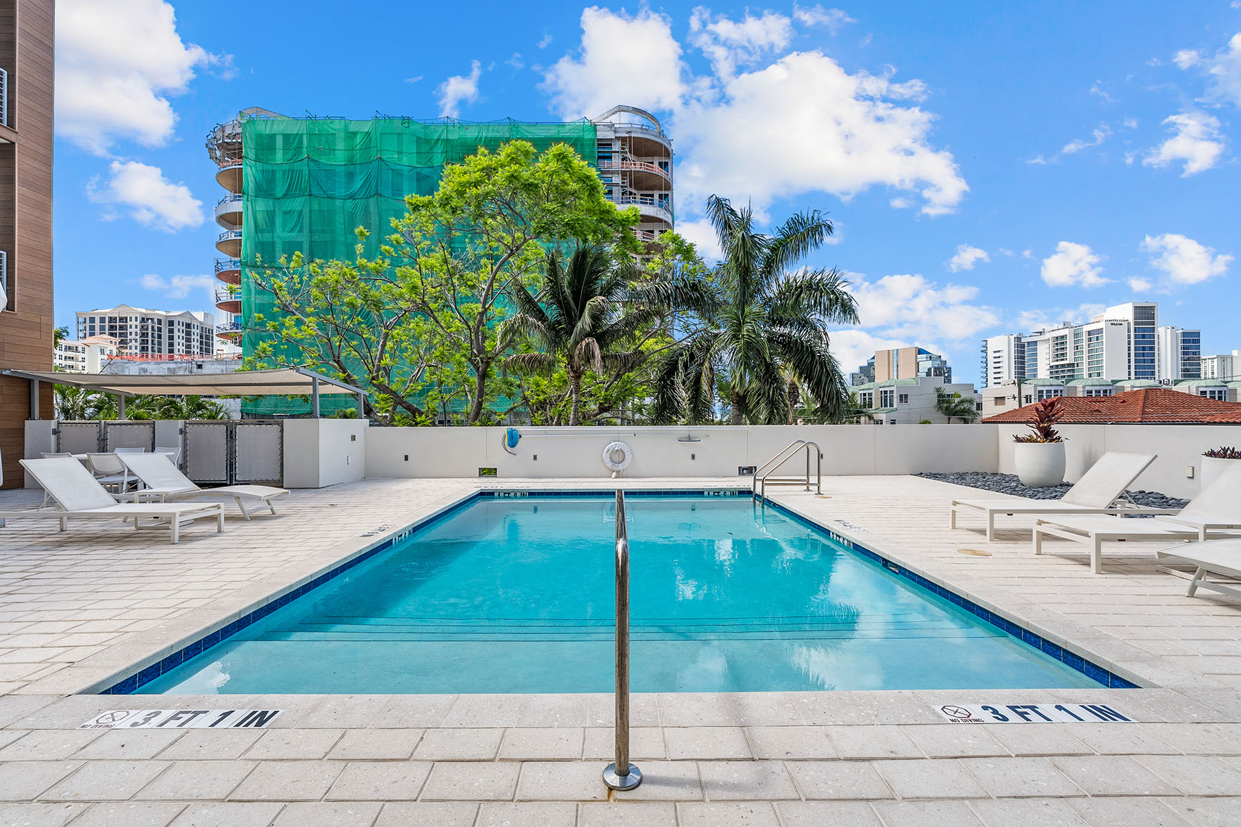  332 COCOANUT CONDOMINIUM - 物件實景