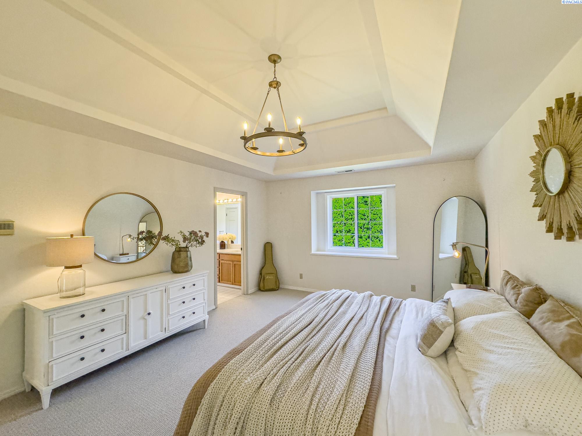 Richland, Washington, 99352, United States, 5 Bedrooms Bedrooms, ,4 BathroomsBathrooms,Residential,For Sale,1927234