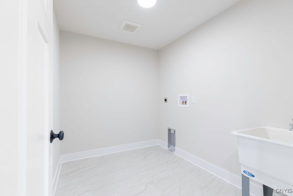 Baldwinsville, New York, 13027, United States, 4 Bedrooms Bedrooms, ,3 BathroomsBathrooms,Residential,For Sale,1991108