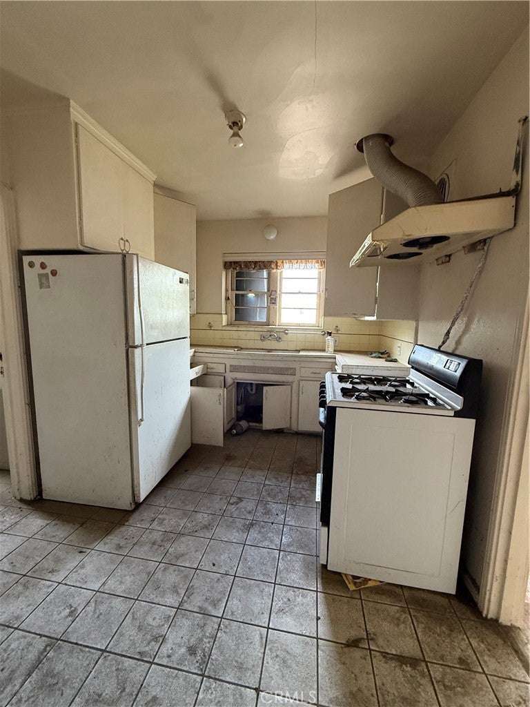 Rosemead, California, 91770, United States, 3 Bedrooms Bedrooms, ,2 BathroomsBathrooms,Residential,For Sale,1987759