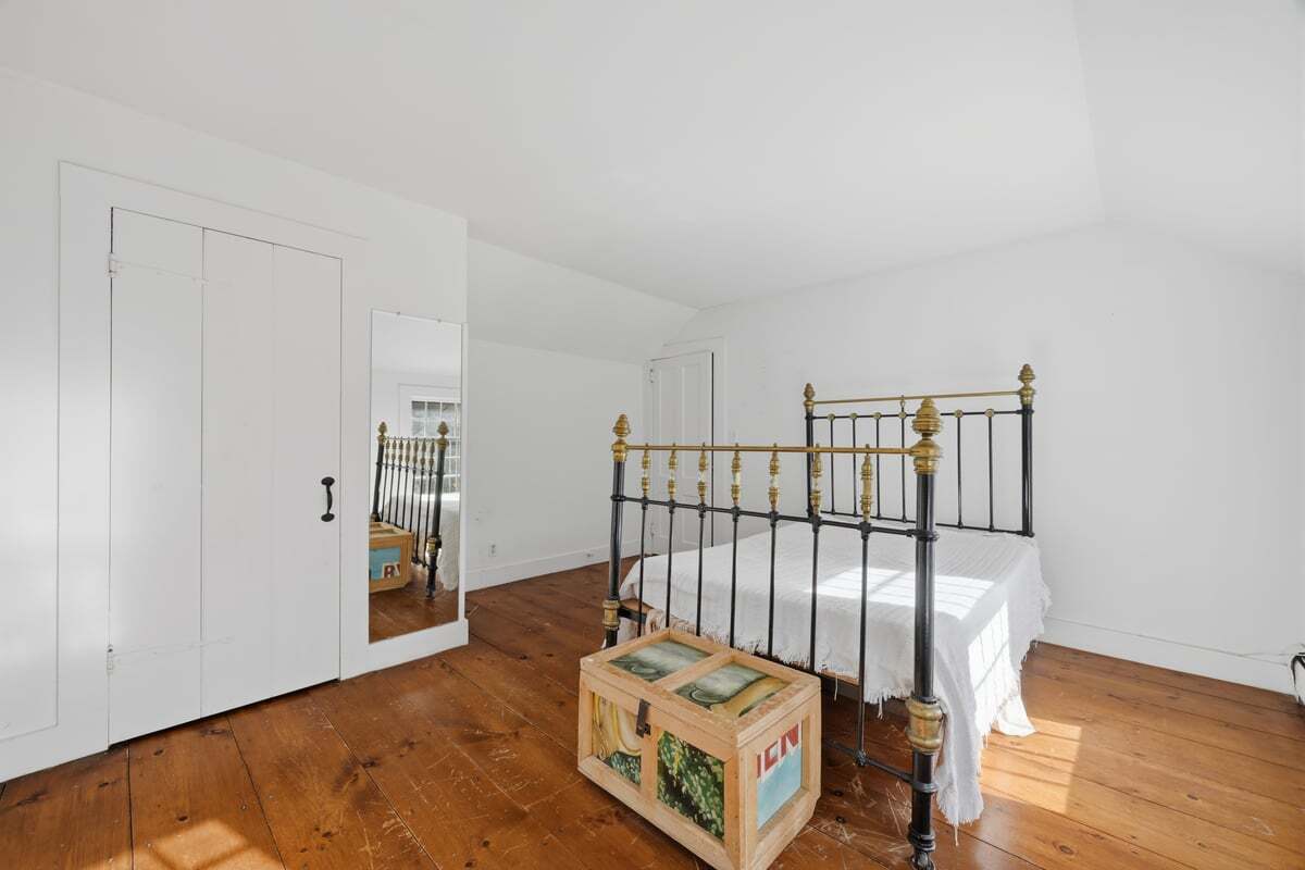 Guilford, Connecticut, 06437, United States, 5 Bedrooms Bedrooms, ,Residential,For Sale,2002504