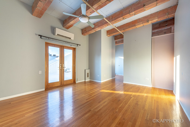 Chicago, Illinois, 60616, United States, 3 Bedrooms Bedrooms, ,2 BathroomsBathrooms,Residential,For Sale,1881294