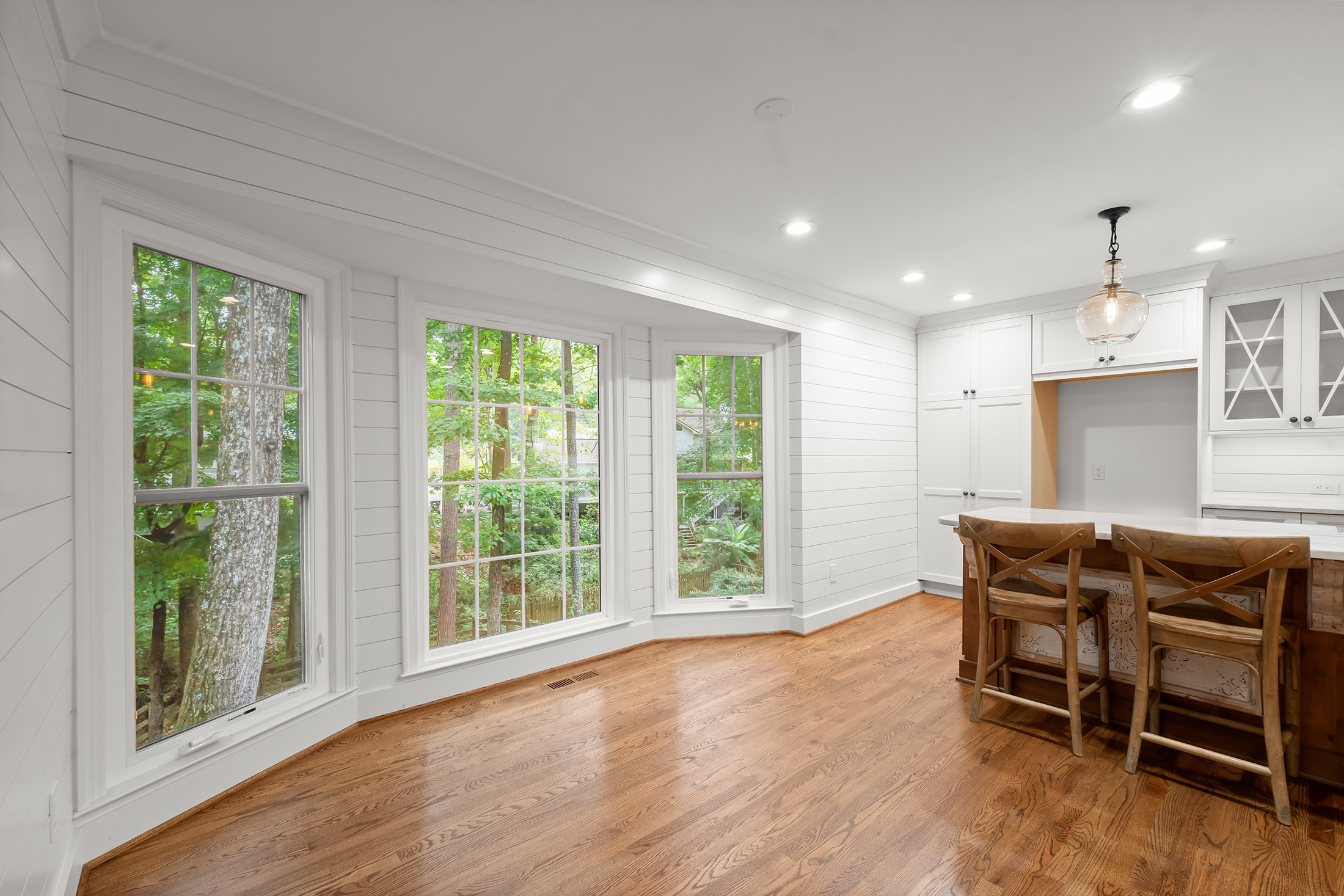  Beautifully Transformed Home in Lassiter School District - 物件實景