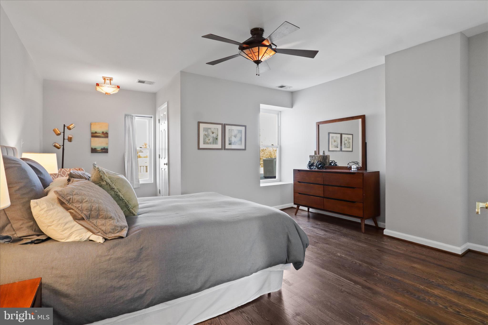 Washington, District of Columbia, 20009, United States, 4 Bedrooms Bedrooms, ,4 BathroomsBathrooms,Residential,For Sale,1986084