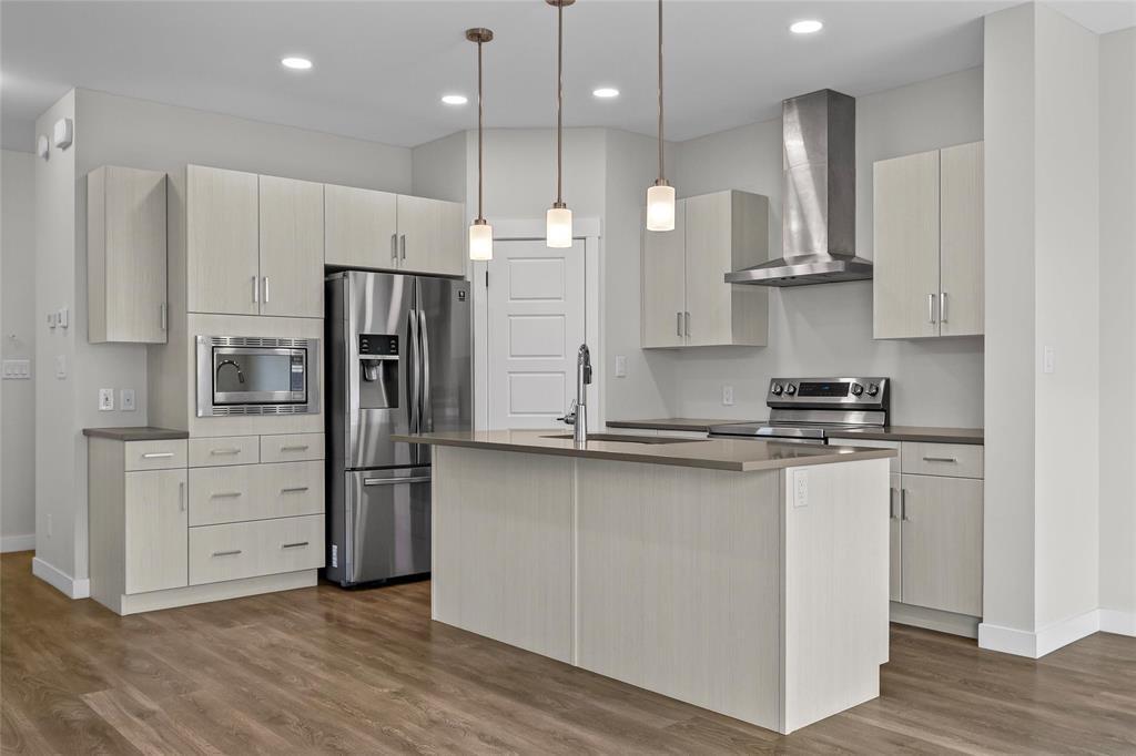 WINNIPEG, Manitoba, R2V 5C8, CA, 3 Bedrooms Bedrooms, ,2 BathroomsBathrooms,Residential,For Sale,1947801