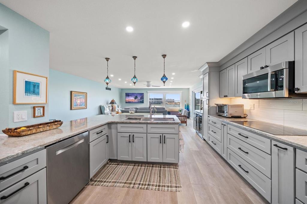 Clearwater Beach, Florida, 33767, United States, 3 Bedrooms Bedrooms, ,3 BathroomsBathrooms,Residential,For Sale,1988337