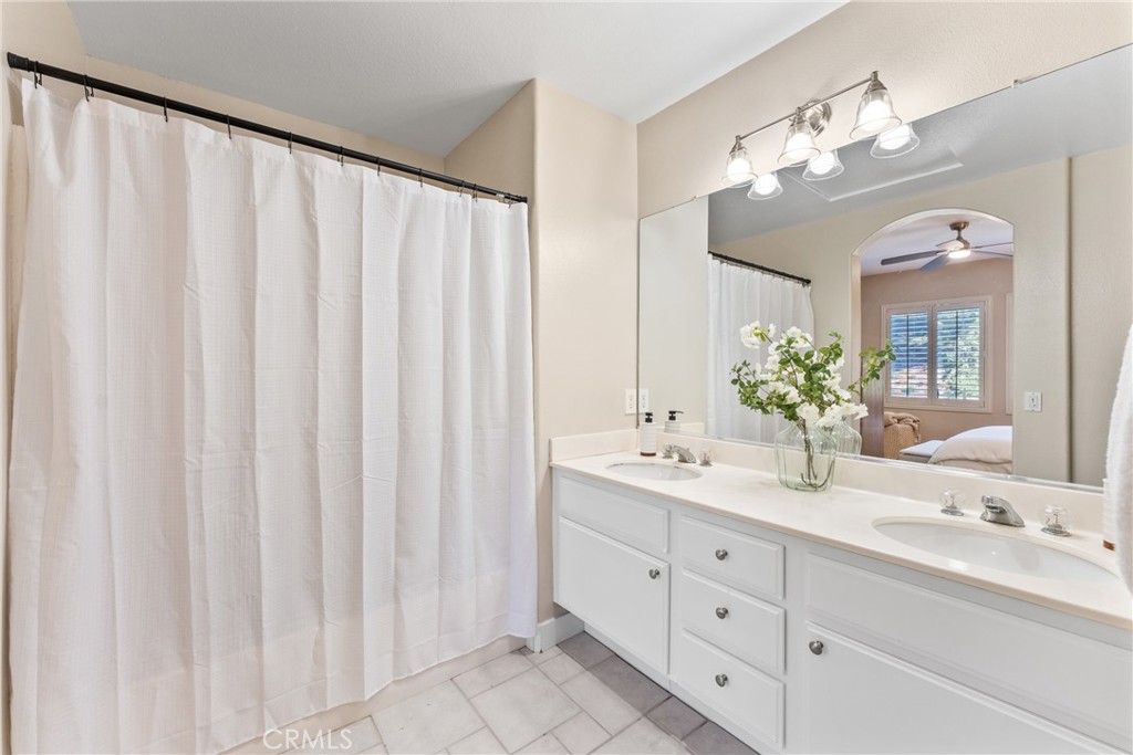 Aliso Viejo, California, 92656, United States, 2 Bedrooms Bedrooms, ,3 BathroomsBathrooms,Residential,For Sale,1989024