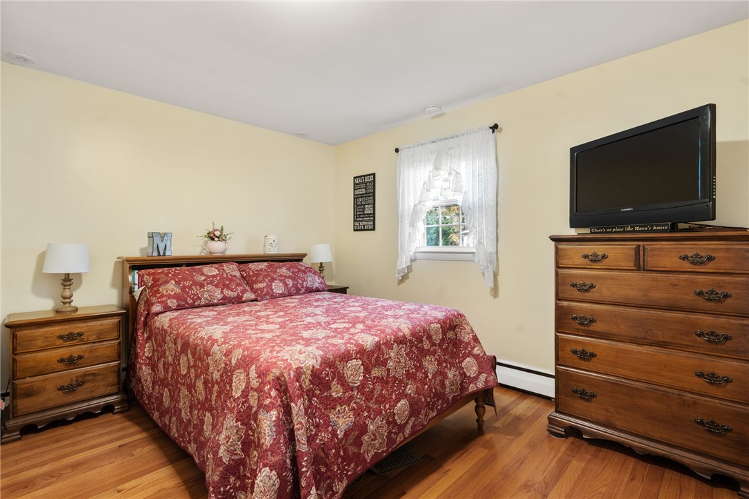 North Kingstown, Rhode Island, 02852, United States, 4 Bedrooms Bedrooms, ,2 BathroomsBathrooms,Residential,For Sale,1987787