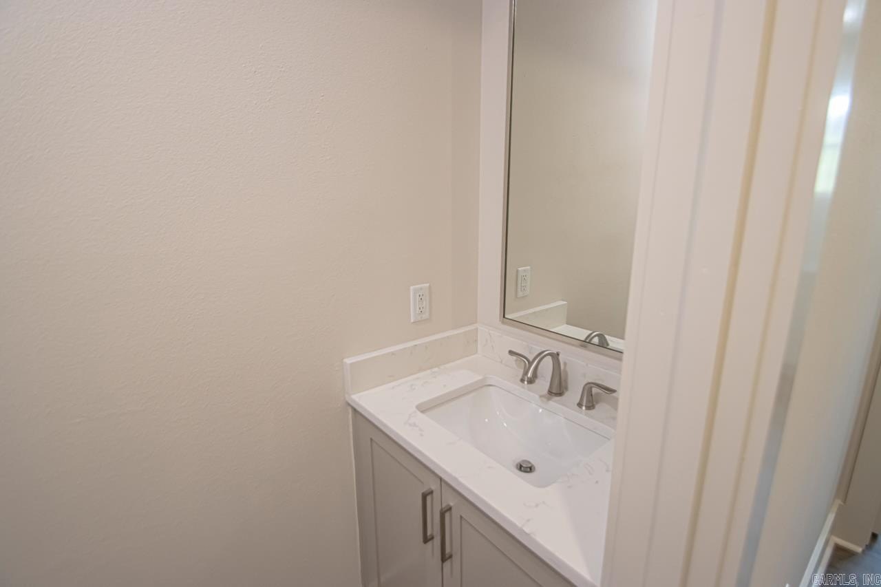 Benton, Arkansas, 72019, United States, 5 Bedrooms Bedrooms, ,4 BathroomsBathrooms,Residential,For Sale,1982699