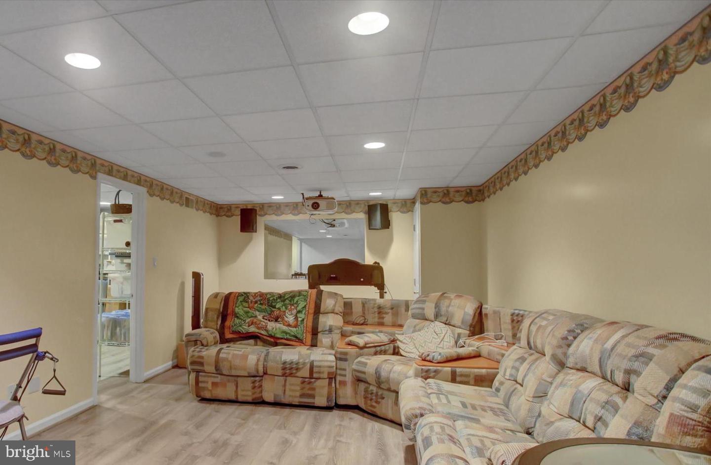 Chambersburg, Pennsylvania, 17202, United States, 5 Bedrooms Bedrooms, ,6 BathroomsBathrooms,Residential,For Sale,1989609