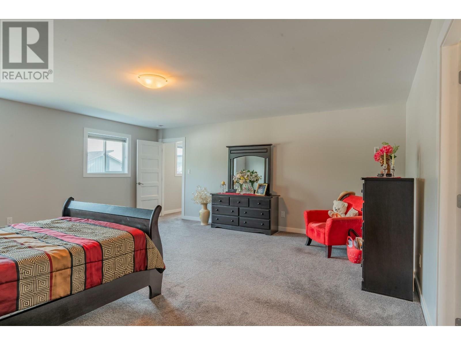 CASTLEGAR, British Columbia, V1N 4X8, CA, 4 Bedrooms Bedrooms, ,2 BathroomsBathrooms,Residential,For Sale,1839232
