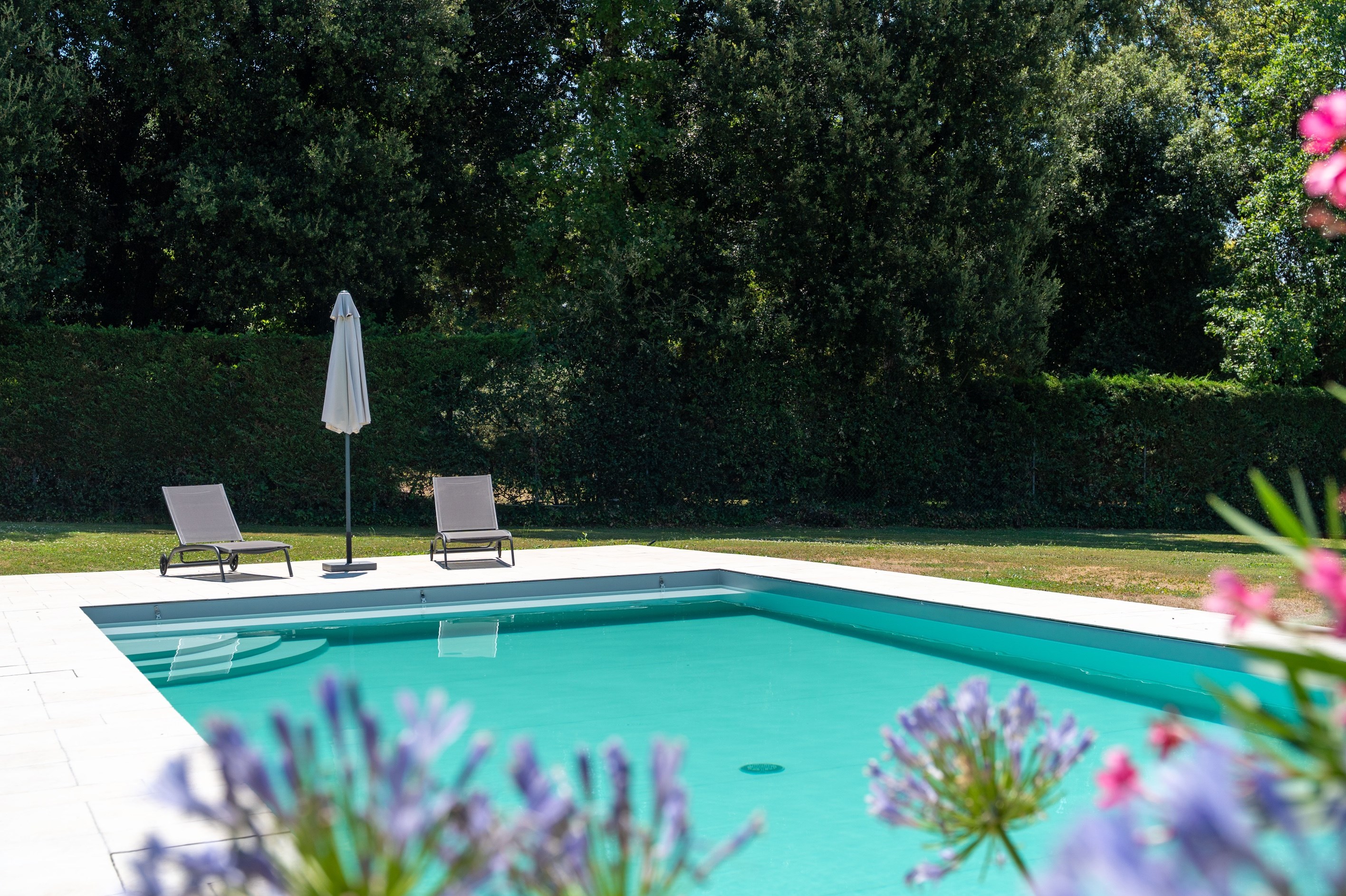  A Contemporary Masterpiece Overlooking Château de l