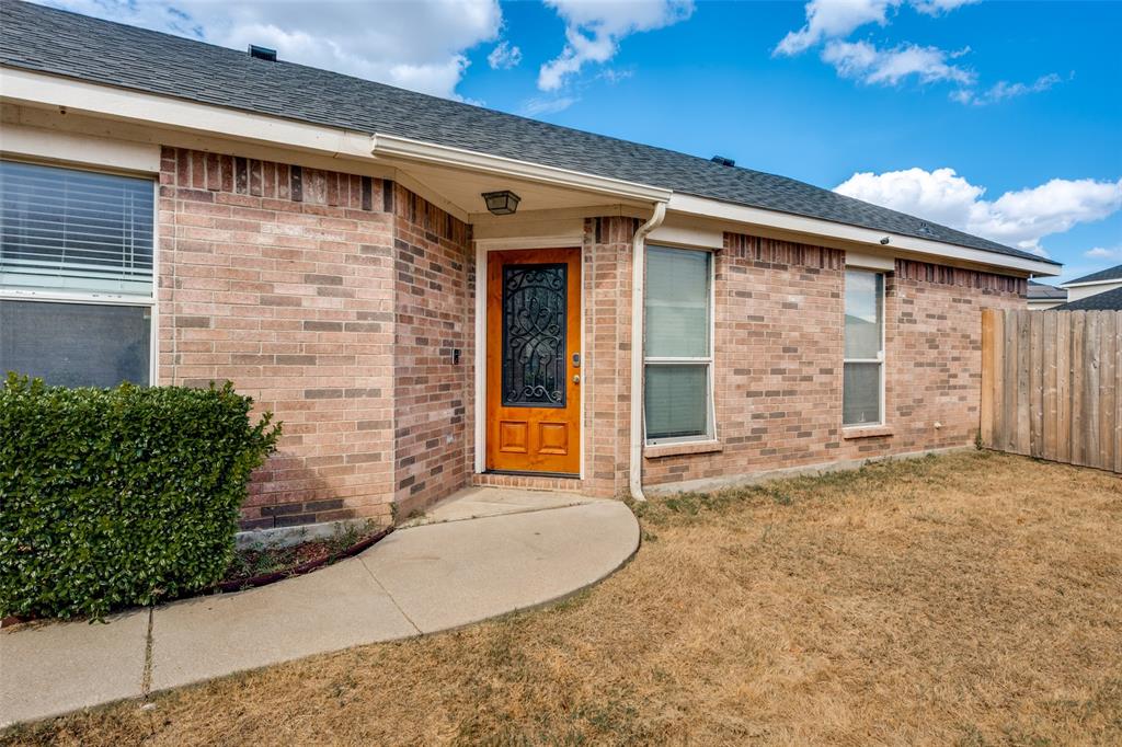 Honey Locust Ln, Crowley, TX 76036