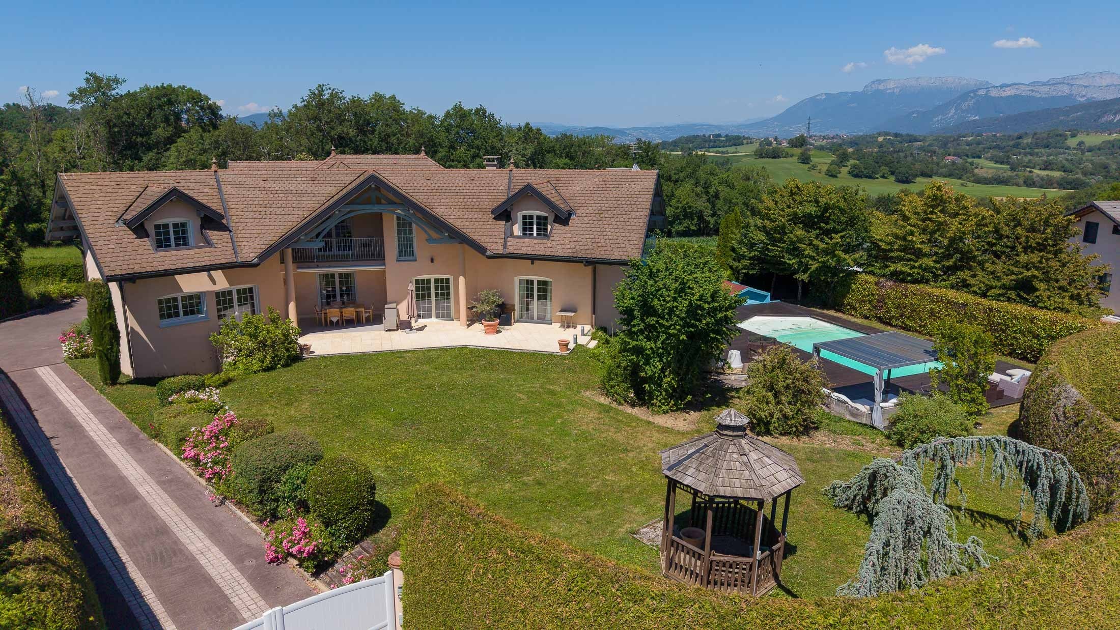  Elegant Family Property Near Annecy with a Spacious Independent Area - 物件實景