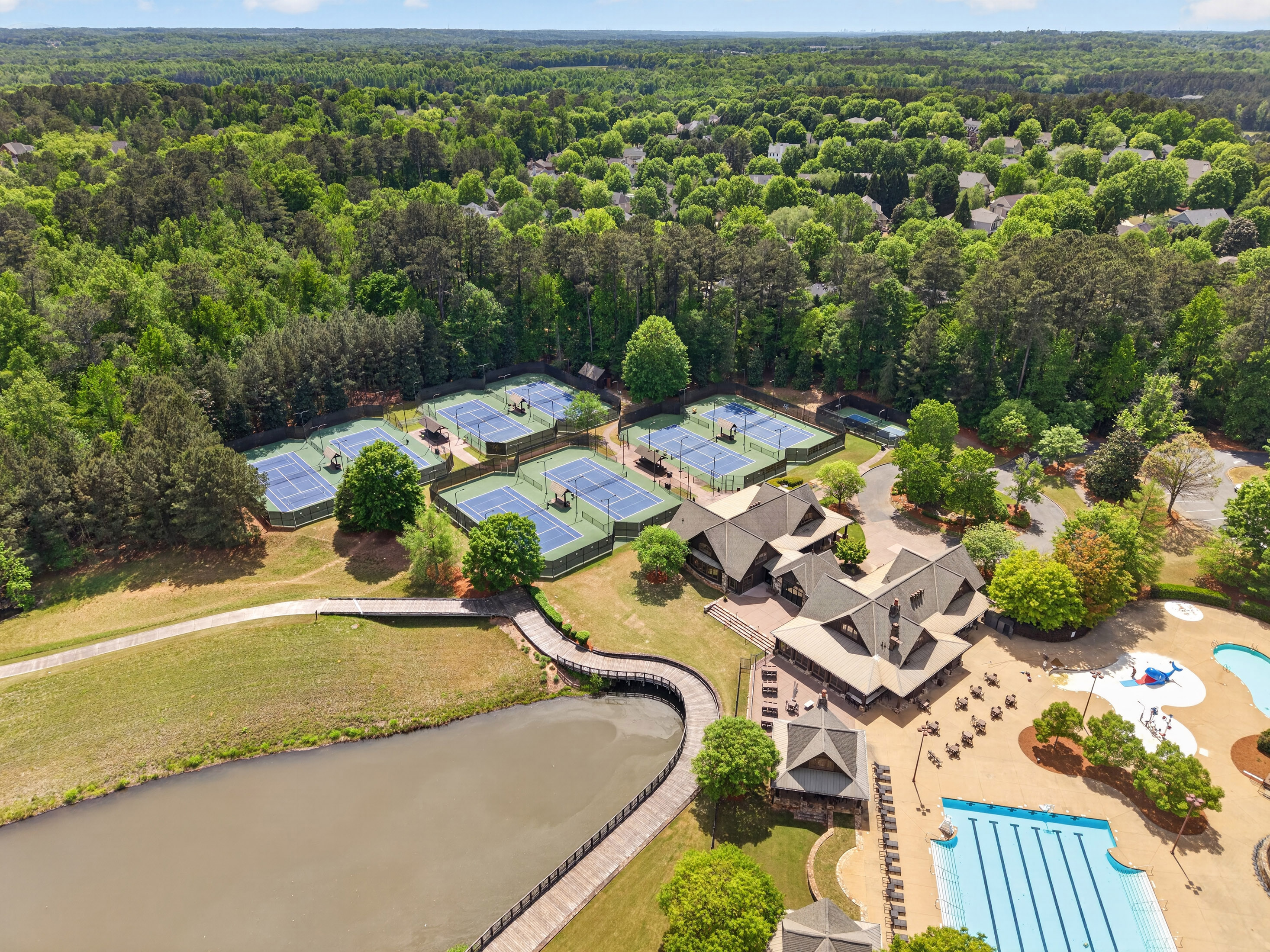  Experience Luxury in One of Georgia’s Most Prestigious Gated Golf Communities - 物件實景