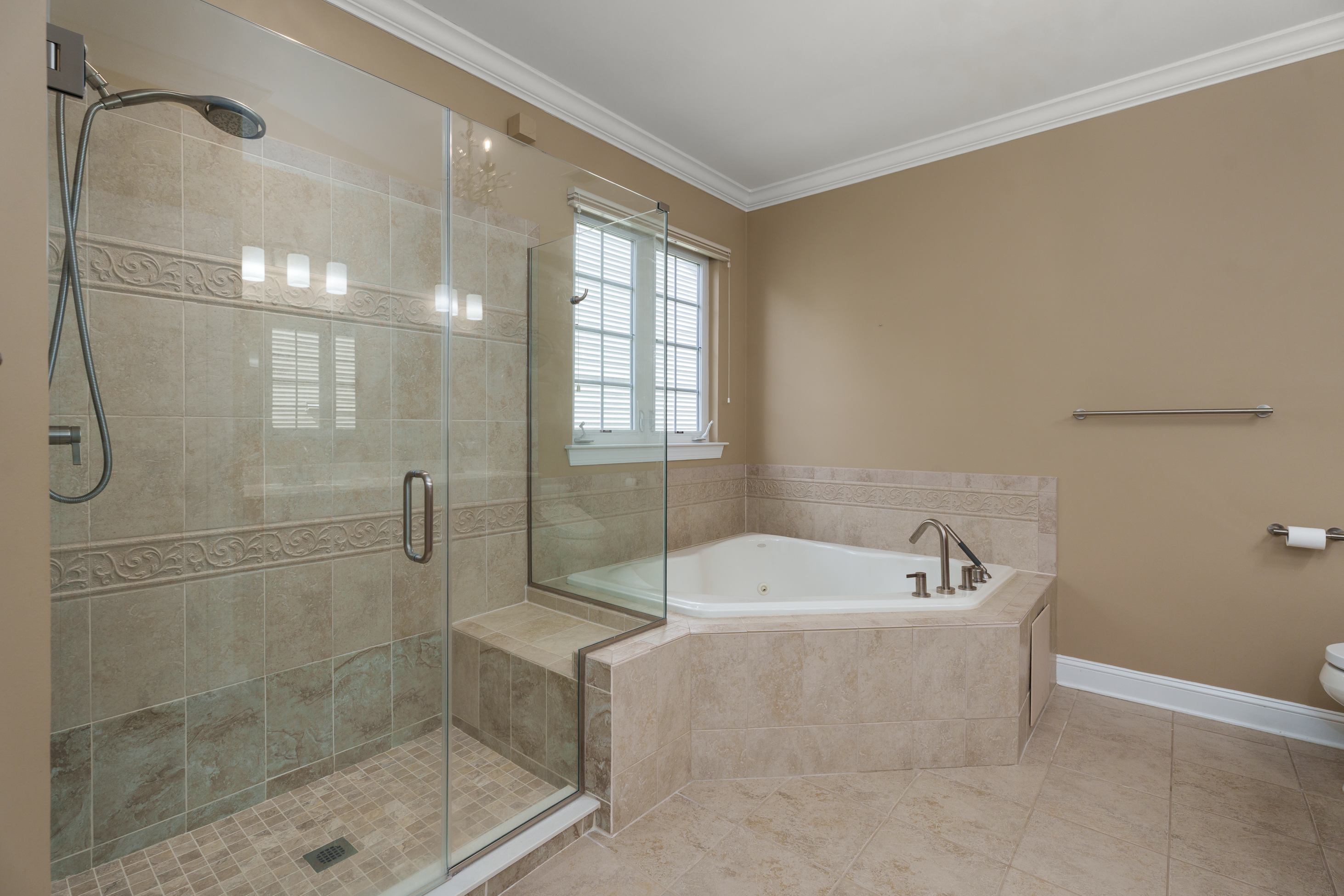  Classic Details, Open Design, and Thoughtful Finishes Throughout - 物件實景