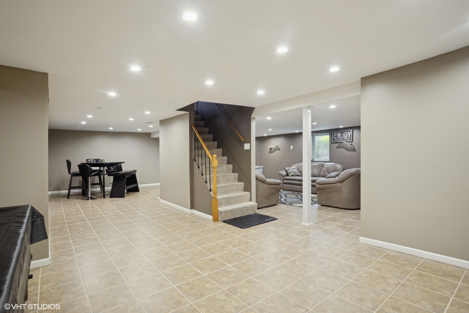 Barrington, Illinois, 60010, United States, 4 Bedrooms Bedrooms, ,3 BathroomsBathrooms,Residential,For Sale,1989548