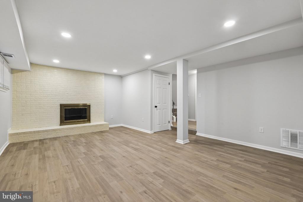 Springfield, Virginia, 22153, United States, 4 Bedrooms Bedrooms, ,4 BathroomsBathrooms,Residential,For Sale,2049450
