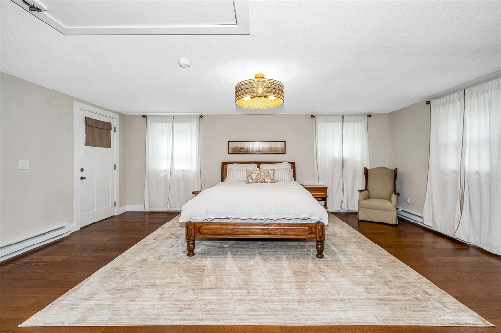 Groveland, Massachusetts, 01834, United States, 5 Bedrooms Bedrooms, ,3 BathroomsBathrooms,Residential,For Sale,1909322