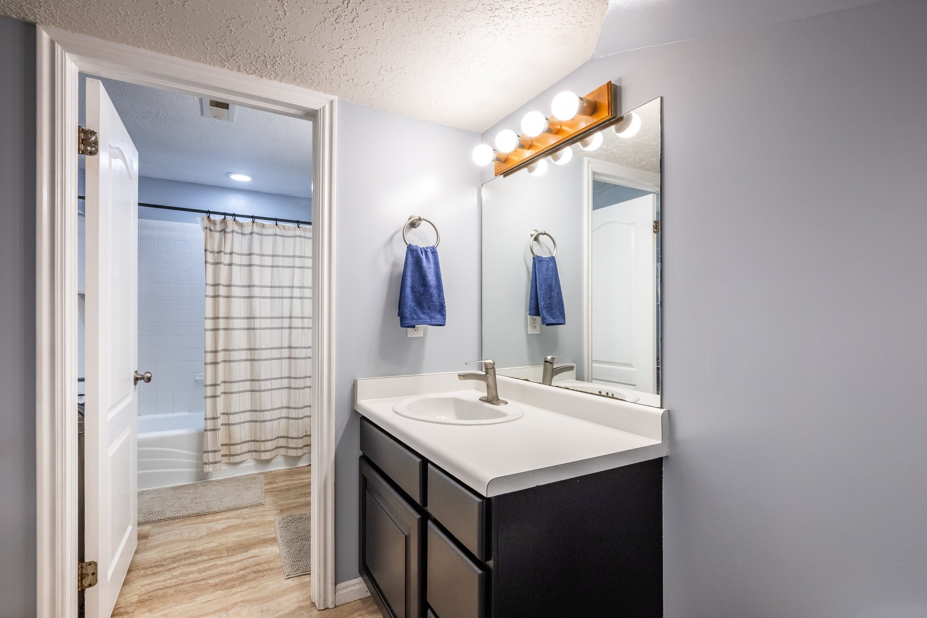  Multigenerational Living in South Jordan: 5 Beds, 2 Kitchens, 0.33-Acre Lot - 物件實景