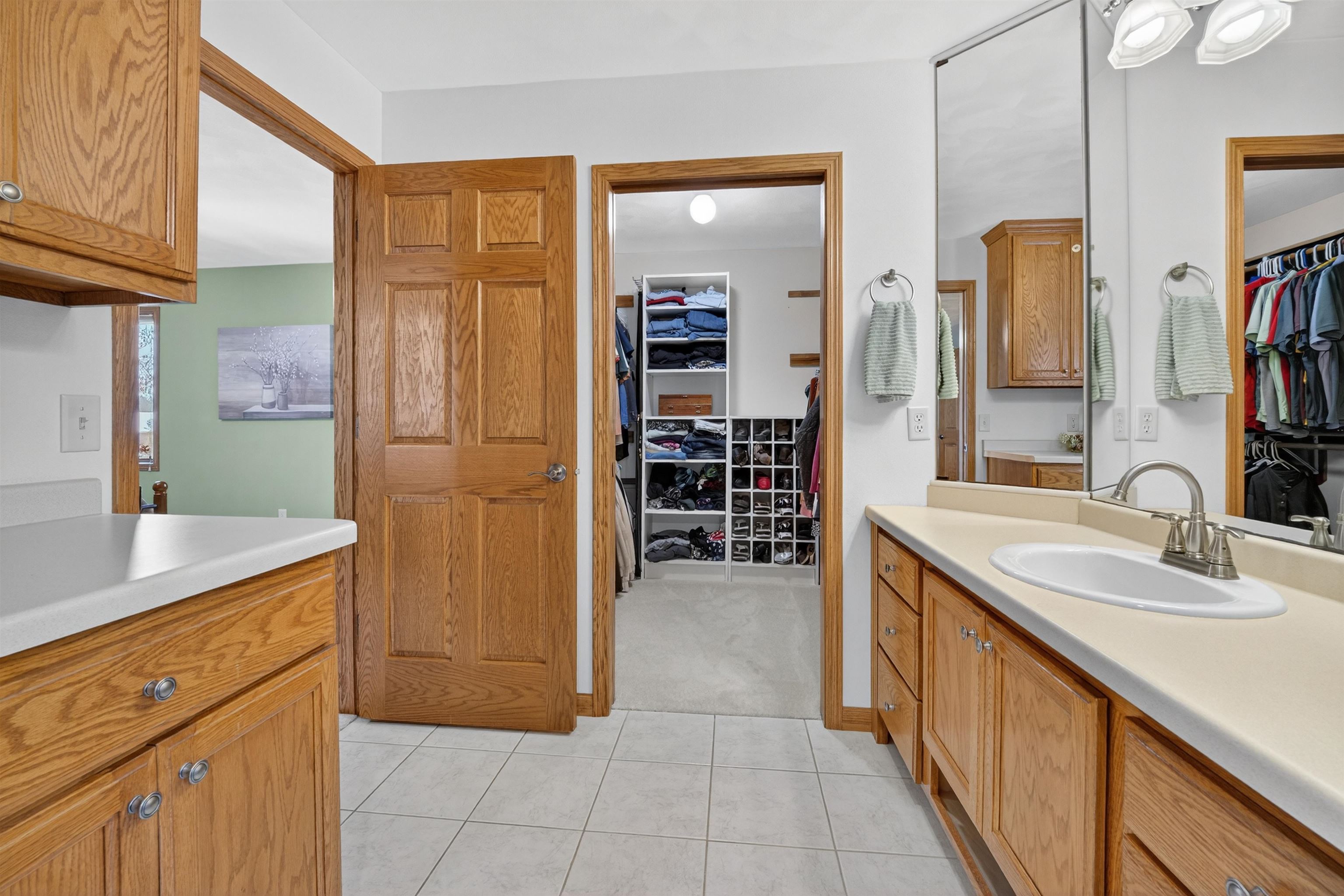 NEW LONDON, Wisconsin, 54961, United States, 3 Bedrooms Bedrooms, ,4 BathroomsBathrooms,Residential,For Sale,1996167