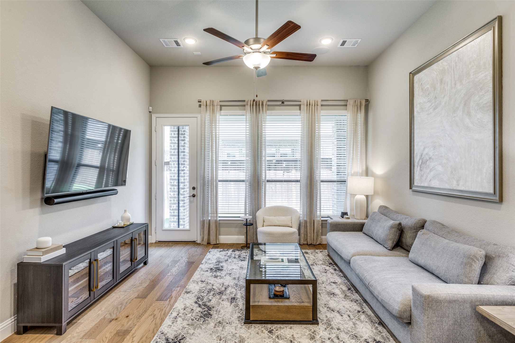 Carrollton, Texas, 75010, United States, 3 Bedrooms Bedrooms, ,3 BathroomsBathrooms,Residential,For Sale,1907540