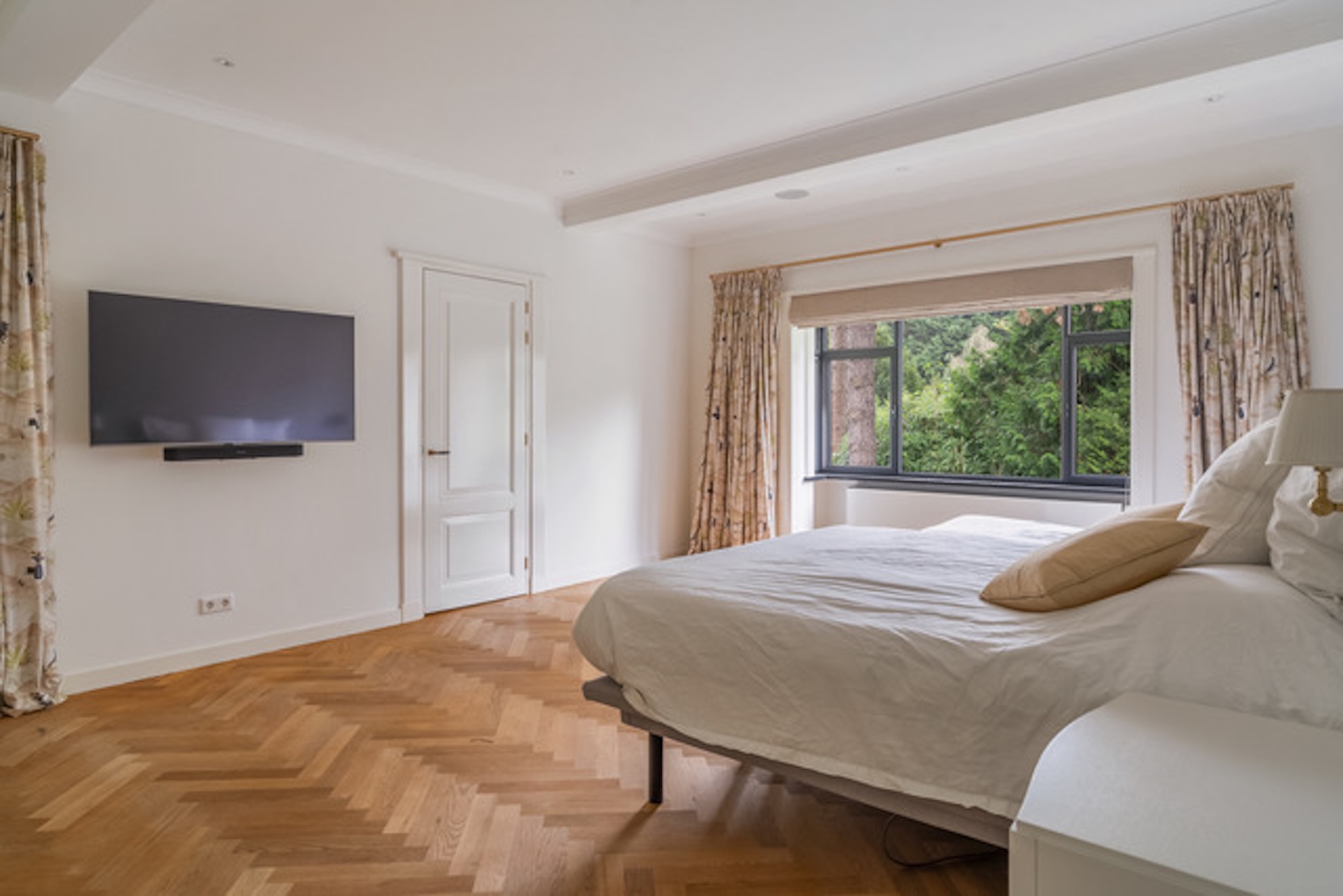 Spacious, turn-key family villa with swimming pool and guest accommodation - 物件實景
