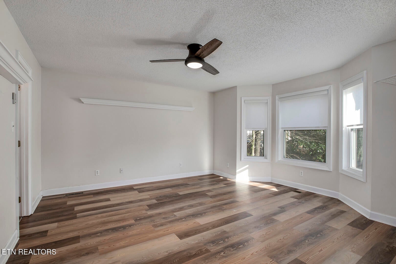 Kingston, Tennessee, 37763, United States, 4 Bedrooms Bedrooms, ,4 BathroomsBathrooms,Residential,For Sale,2011823