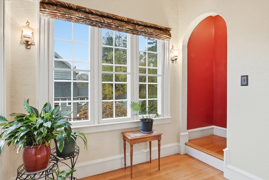 Holyoke, Massachusetts, 01040, United States, 5 Bedrooms Bedrooms, ,4 BathroomsBathrooms,Residential,For Sale,1991316