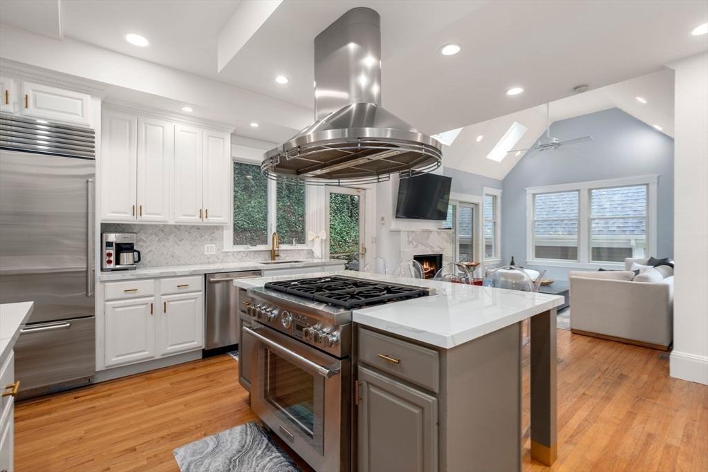 Newton, Massachusetts, 02468, United States, 5 Bedrooms Bedrooms, ,6 BathroomsBathrooms,Residential,For Sale,1805329