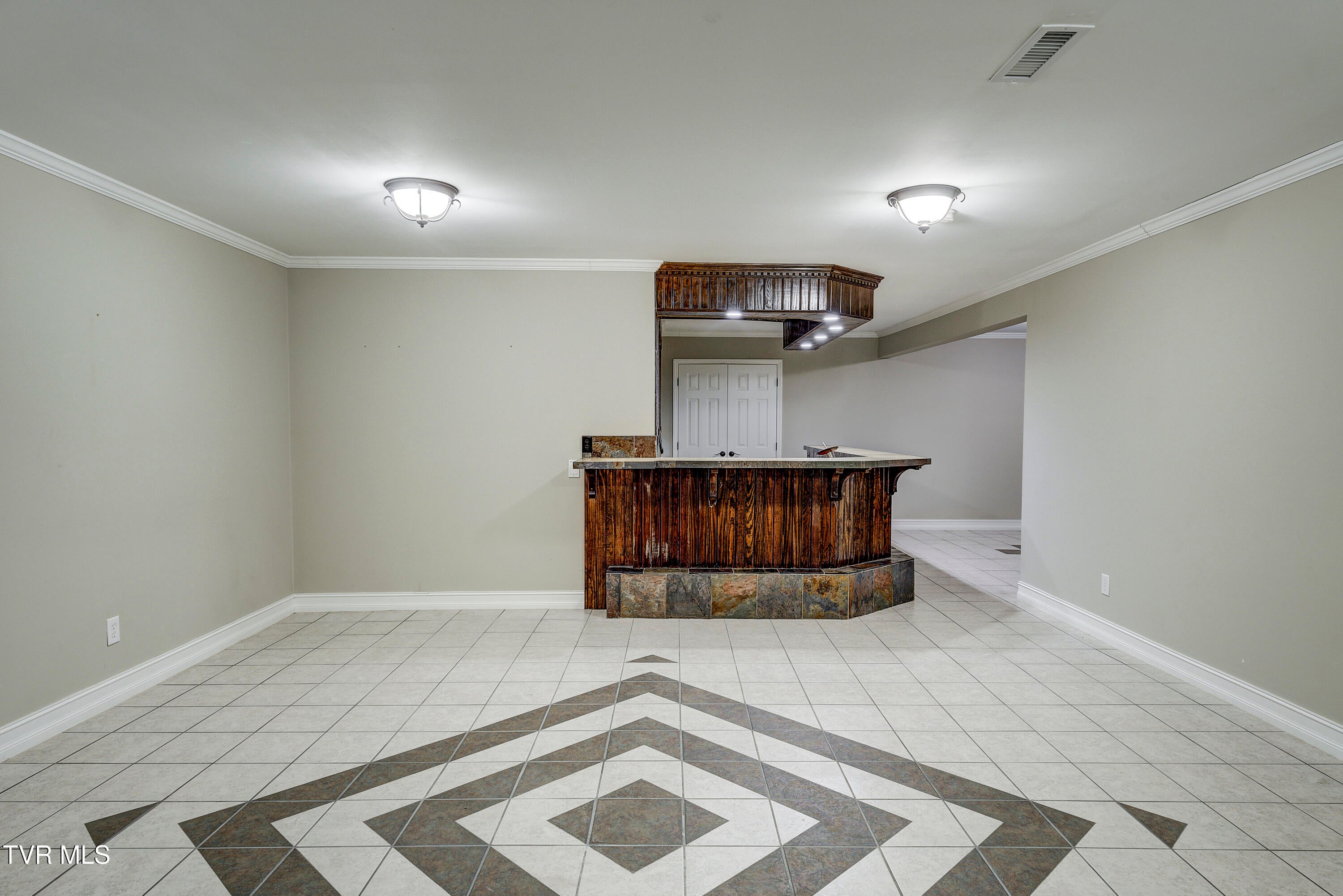 Bristol, Tennessee, 37620, United States, 4 Bedrooms Bedrooms, ,4 BathroomsBathrooms,Residential,For Sale,2001712