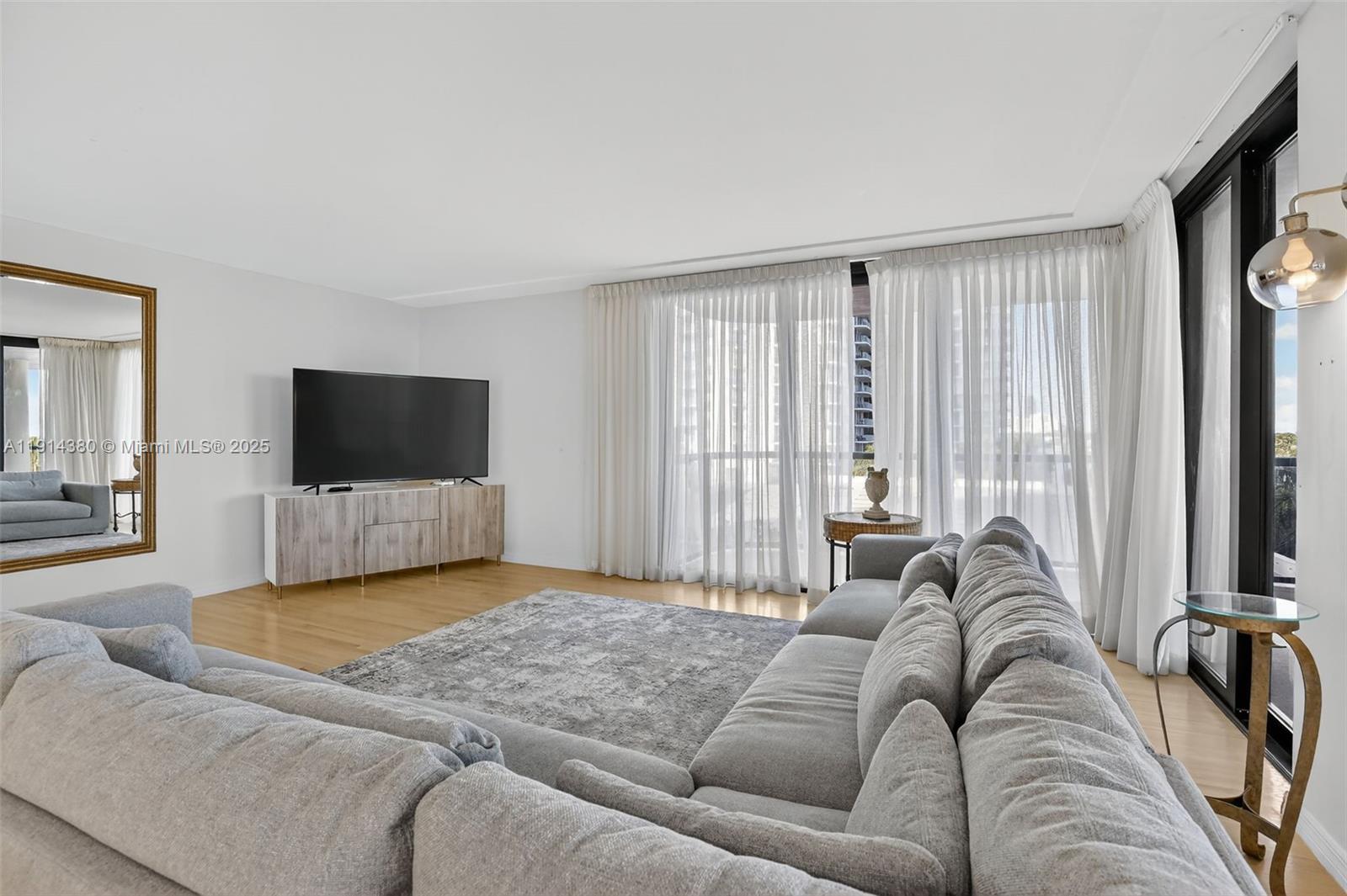 Aventura, Florida, 33180, United States, 3 Bedrooms Bedrooms, ,3 BathroomsBathrooms,Residential,For Sale,1994376