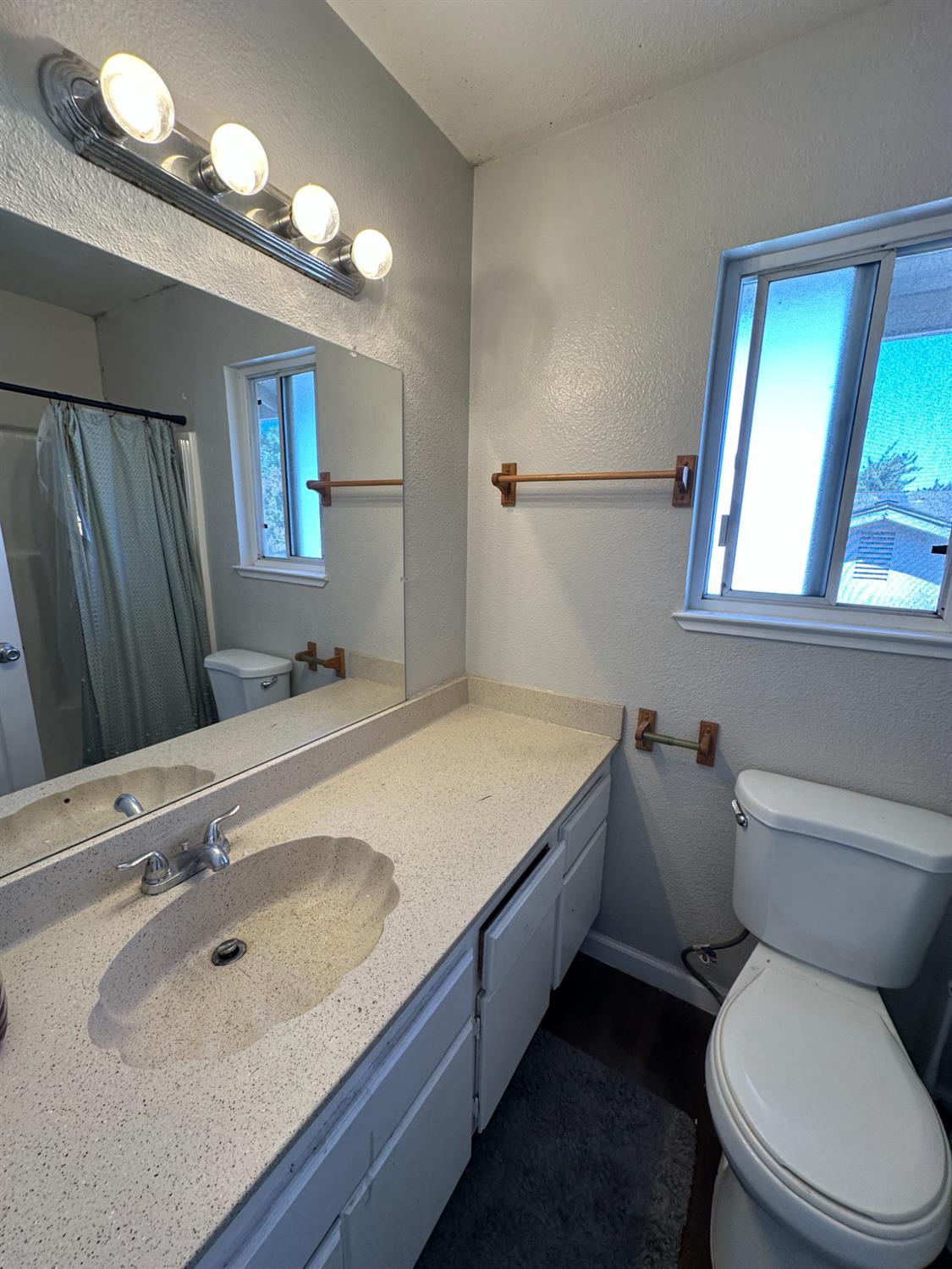 Sacramento, California, 95826, United States, 4 Bedrooms Bedrooms, ,3 BathroomsBathrooms,Residential,For Sale,1898799