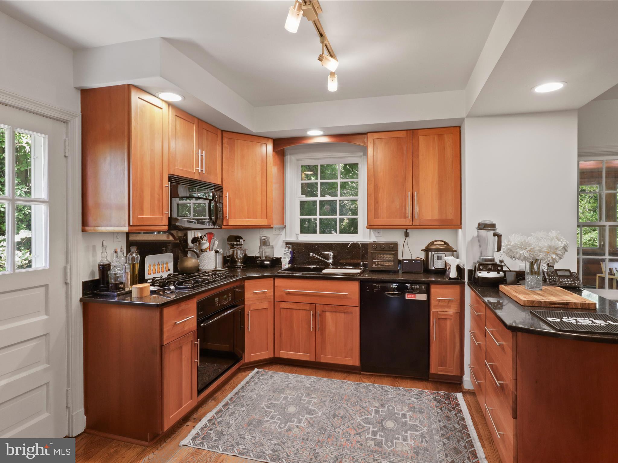 Arlington, Virginia, 22207, United States, 4 Bedrooms Bedrooms, ,4 BathroomsBathrooms,Residential,For Sale,1792386