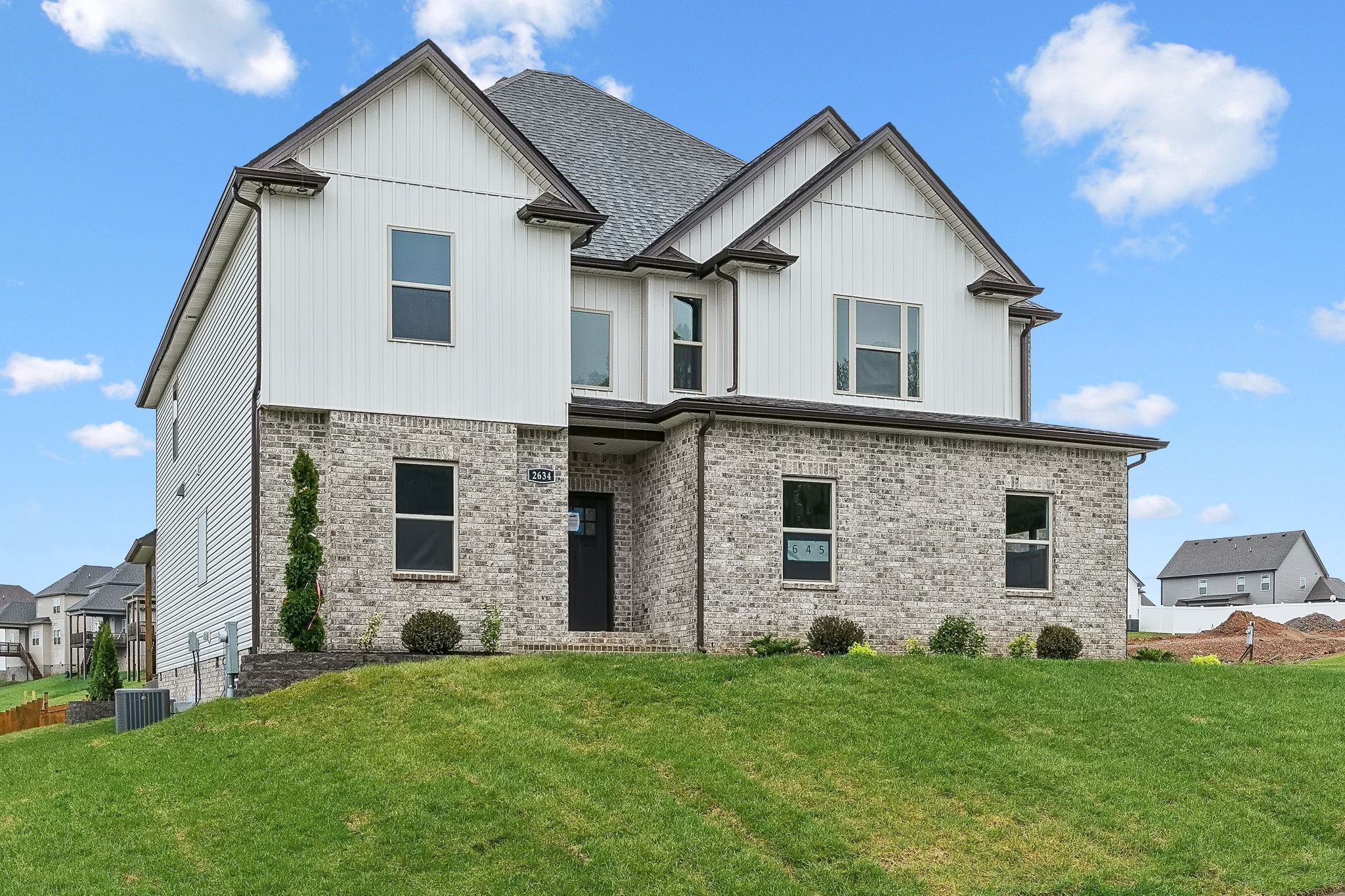 Clarksville, Tennessee, 37043, United States, 4 Bedrooms Bedrooms, ,4 BathroomsBathrooms,Residential,For Sale,2005810