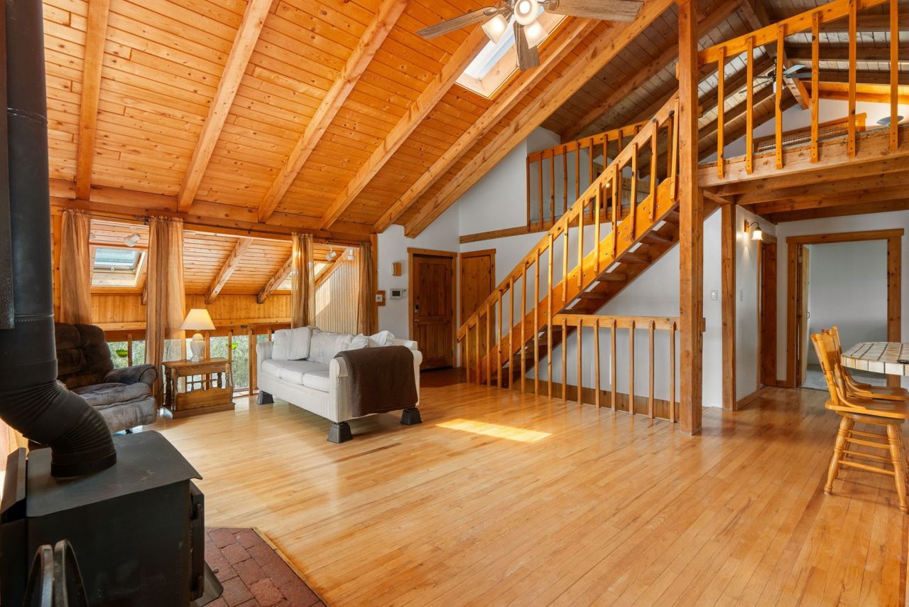 Jemez Springs, New Mexico, 87025, United States, 3 Bedrooms Bedrooms, ,3 BathroomsBathrooms,Residential,For Sale,1912004