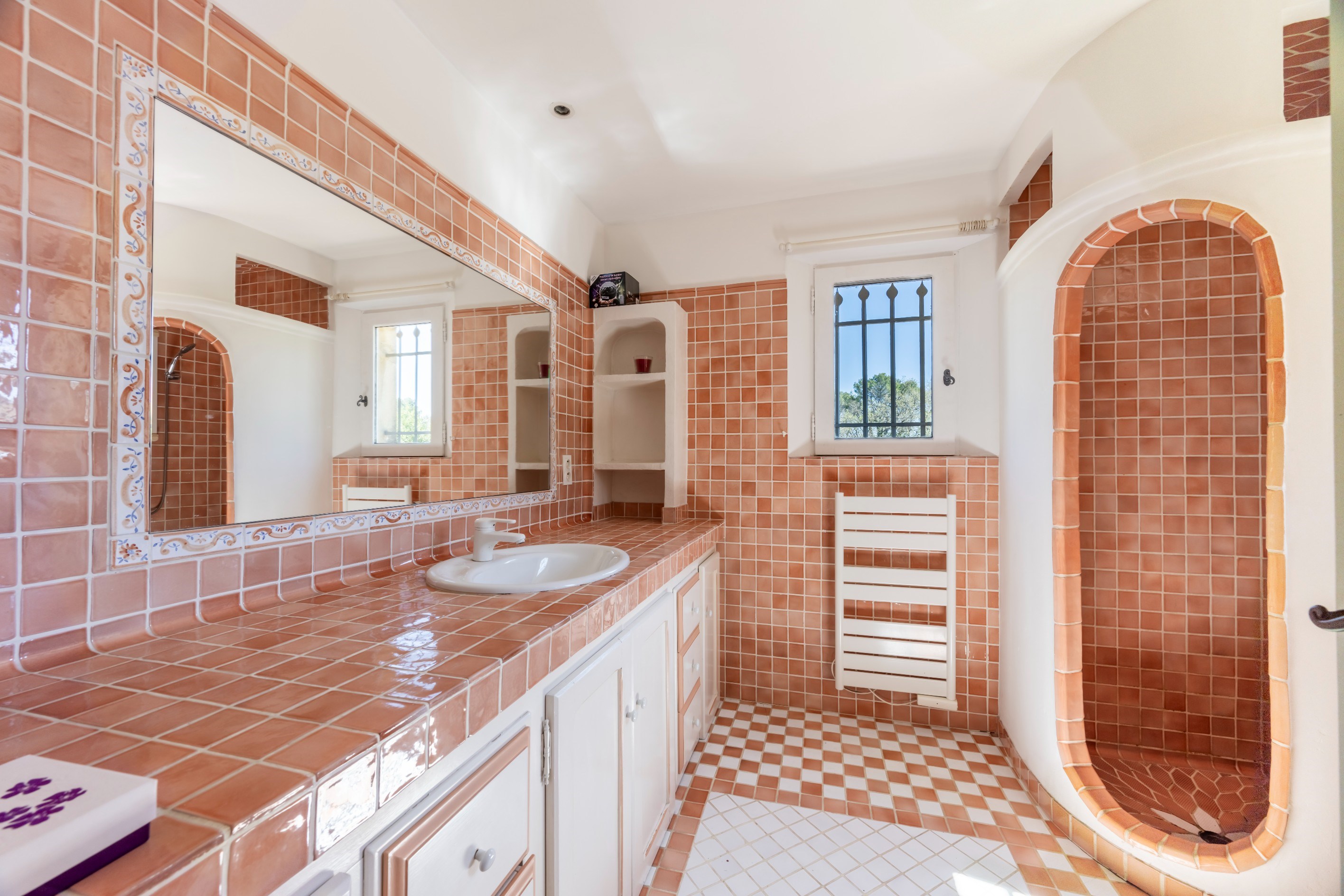  Provençal villa with pool and development potential in Roquefort les Pins near … - 物件實景