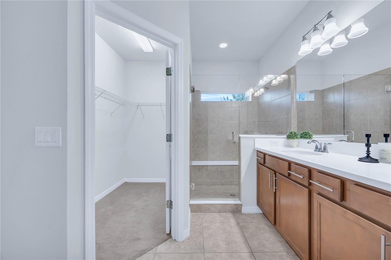 WINTER GARDEN, Florida, 34787, United States, 4 Bedrooms Bedrooms, ,3 BathroomsBathrooms,Residential,For Sale,1993845