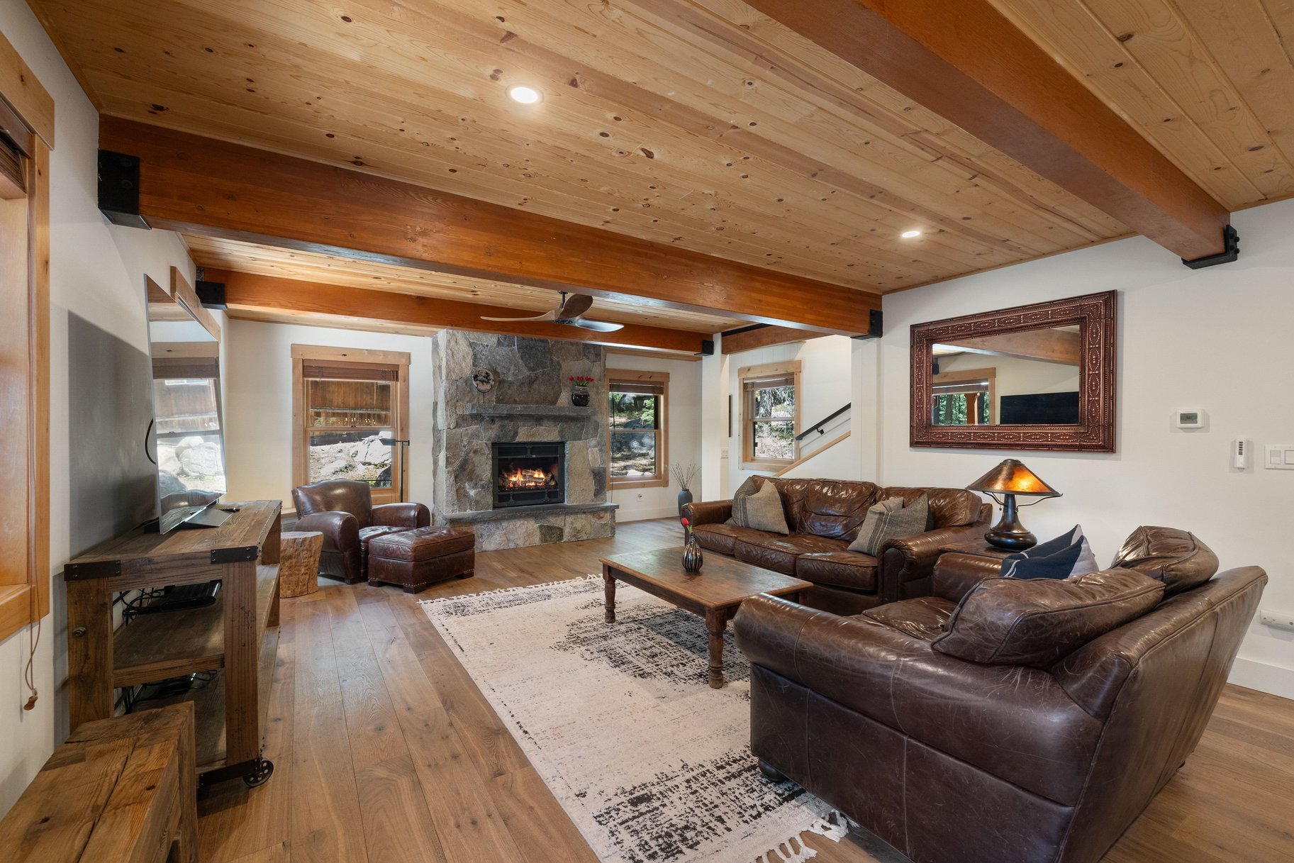  Rare Donner Tract home with private beach and pier access. - 物件實景