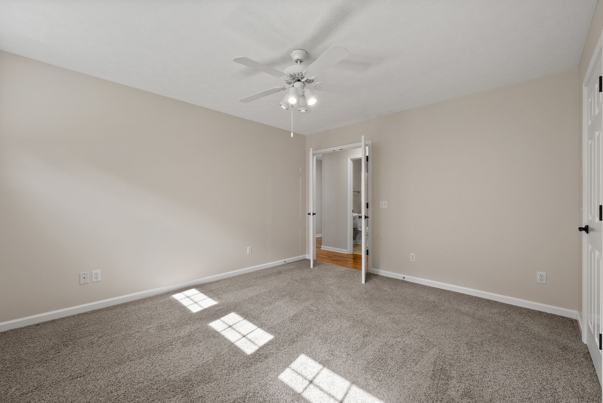 Cadiz, Kentucky, 42211, United States, 4 Bedrooms Bedrooms, ,3 BathroomsBathrooms,Residential,For Sale,1977115