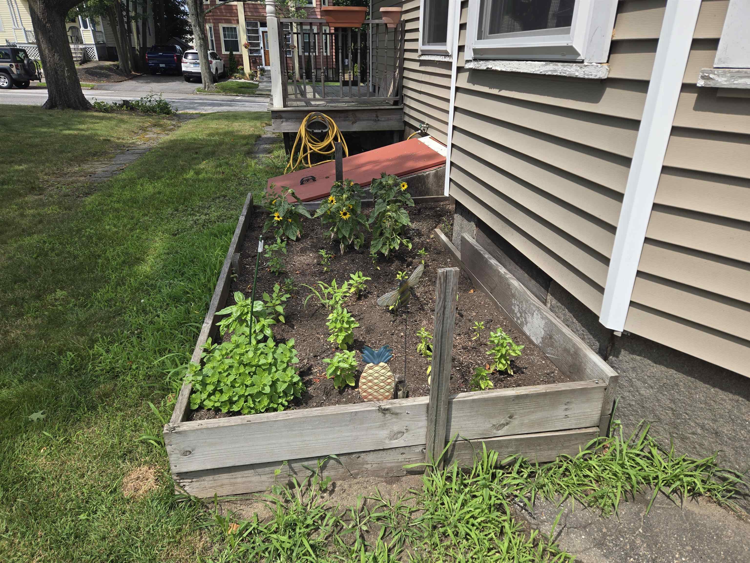 Manchester, New Hampshire, 03104, United States, 3 Bedrooms Bedrooms, ,3 BathroomsBathrooms,Residential,For Sale,1896803