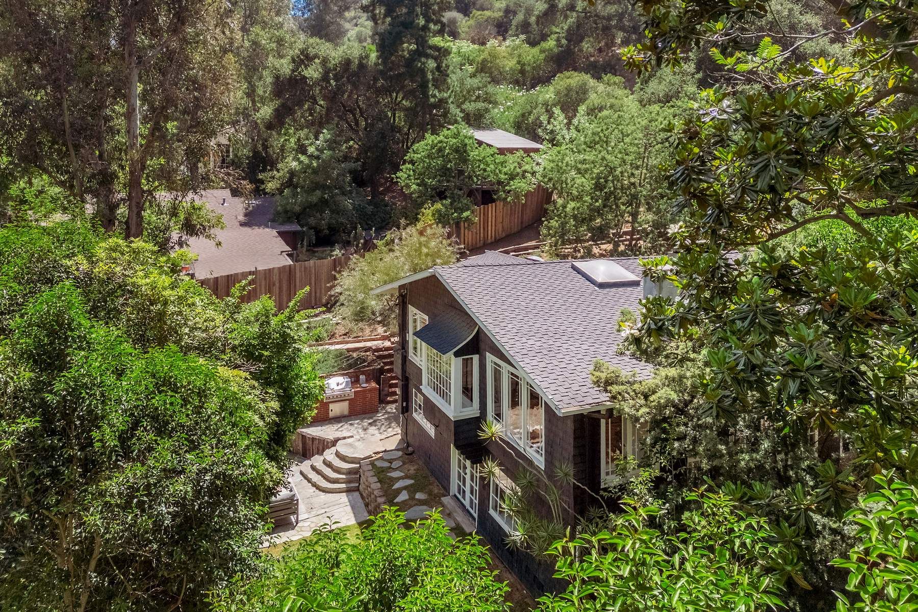  2323 Stanley Hills Drive - 物件實景