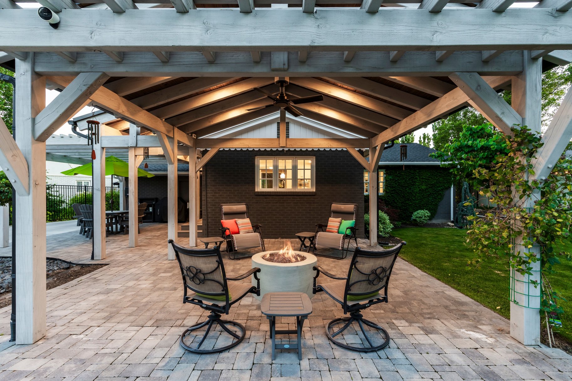  Tastefully Updated Holladay Rambler on .60 acre Manicured Lot - 物件實景