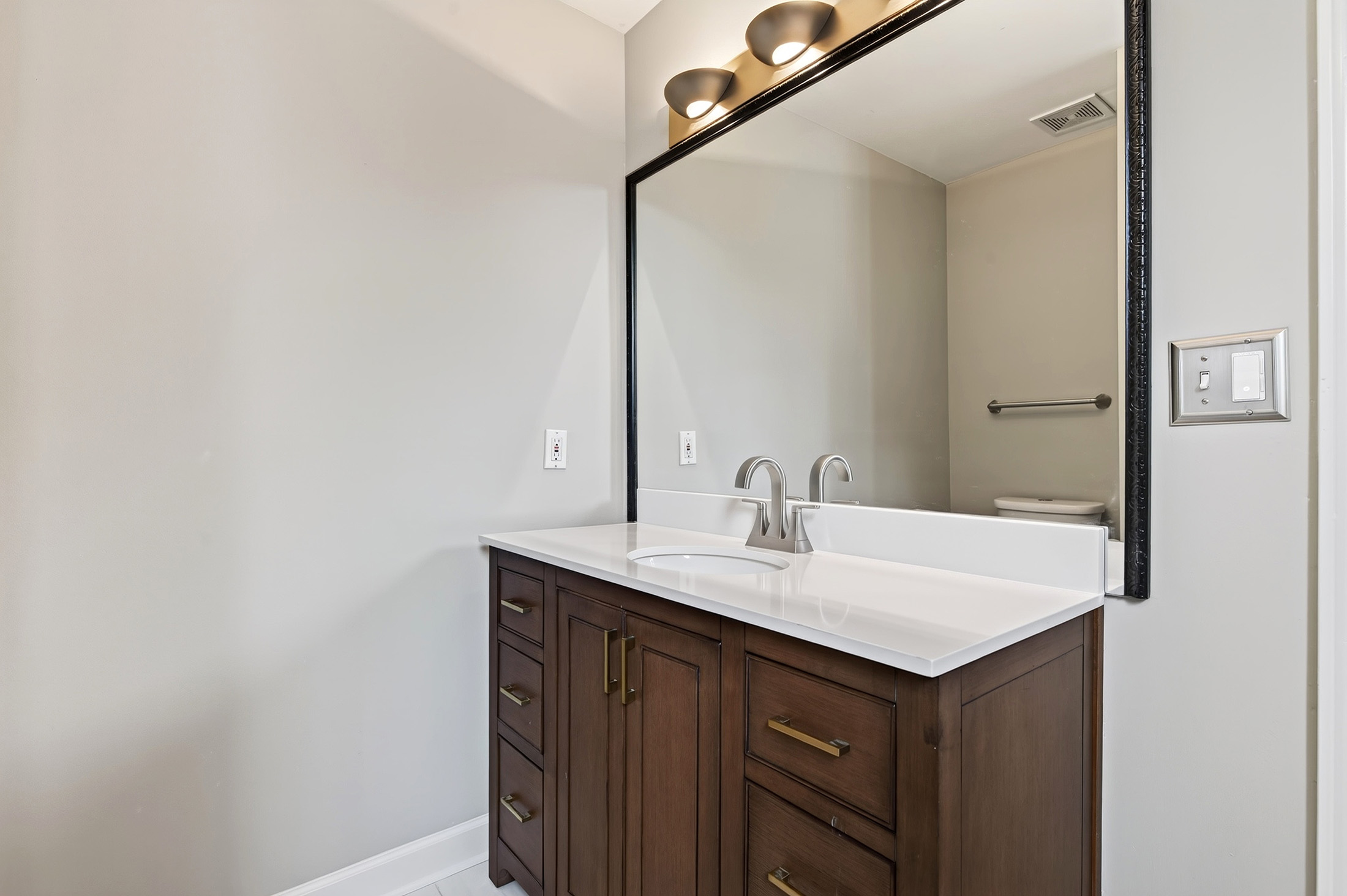  Beautifully Renovated Condo in Unbeatable Midtown Location - 物件實景