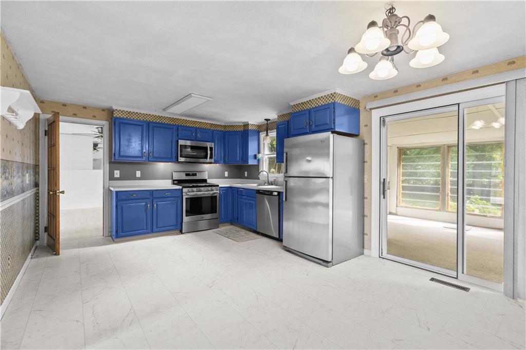 North Kingstown, Rhode Island, 02852, United States, 3 Bedrooms Bedrooms, ,2 BathroomsBathrooms,Residential,For Sale,1976998