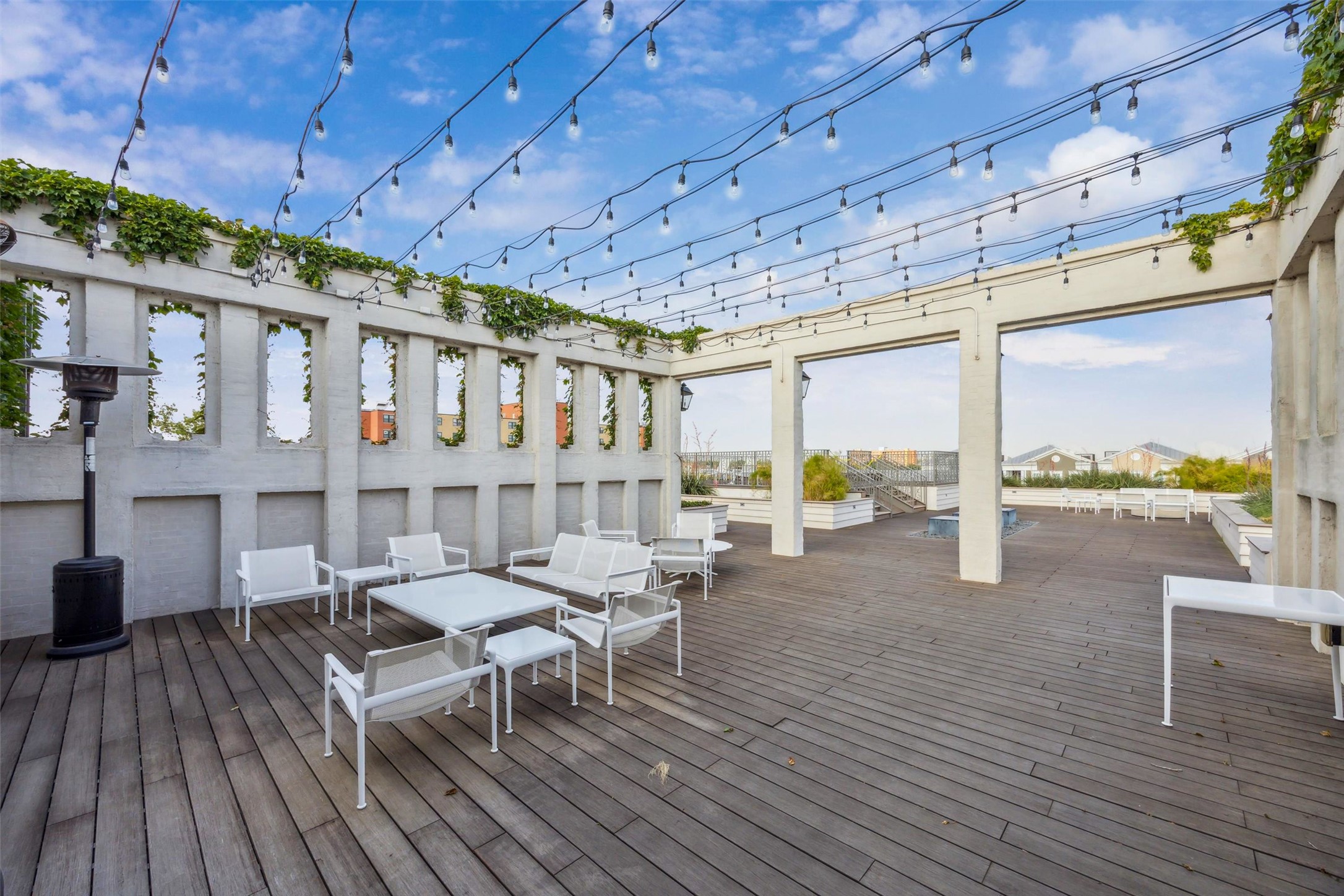  326 W 18th Street - 物件實景