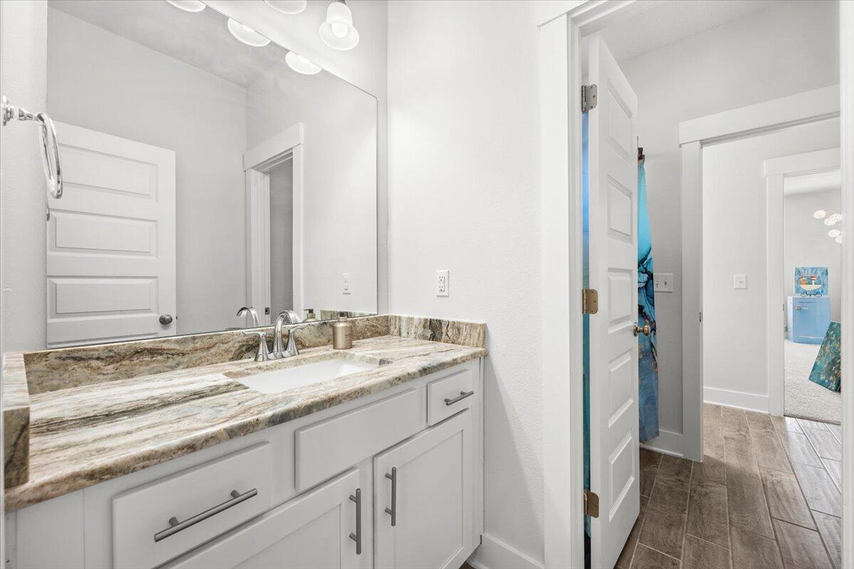 Gulf Breeze, Florida, 32563, United States, 4 Bedrooms Bedrooms, ,3 BathroomsBathrooms,Residential,For Sale,1933407