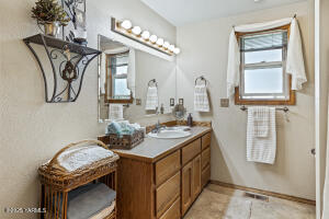 Yakima, Washington, 98903, United States, 3 Bedrooms Bedrooms, ,3 BathroomsBathrooms,Residential,For Sale,1846825